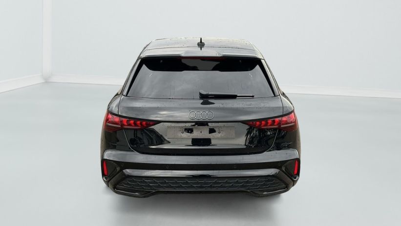 Aperçu du véhicule : 45 TFSI E HYBRIDE RECHARGEABLE 272 S TRONIC 6 S LINE