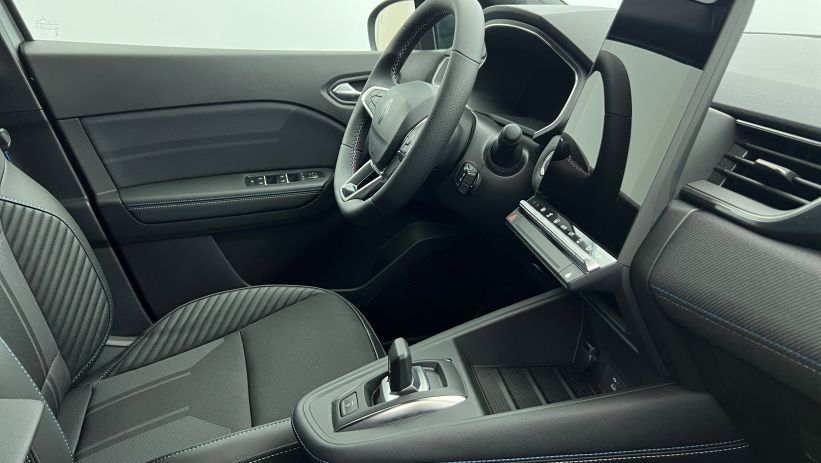 Aperçu du véhicule : E-Tech full hybrid 160 ch esprit Alpine Gris Cassiopée - Toit Noir Etoilé avec 1350€ d'équipements inclus