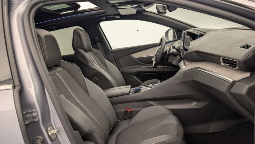 Aperçu du véhicule : Hybrid4 300 e-EAT8 GT