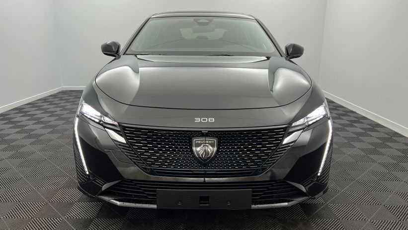 Aperçu du véhicule : BlueHDi 130ch S&S EAT8 GT Noir Perla Nera avec 4500€ d'équipements inclus