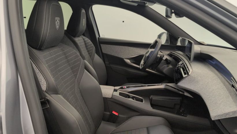 Aperçu du véhicule : HYBRID 145CH E-DCS6 GT