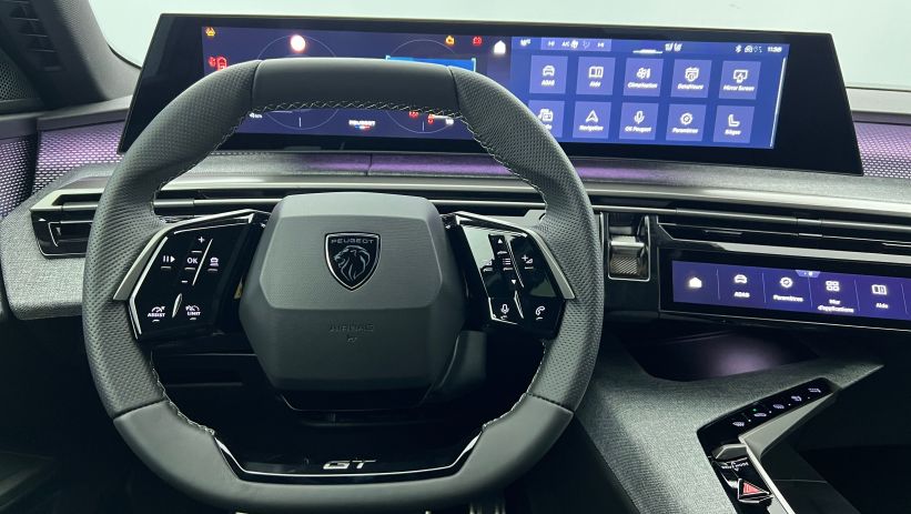 Aperçu du véhicule : Nouveau Hybrid 145 e-DCS6 GT Noir Perla Nera avec 2470€ d'équipements inclus