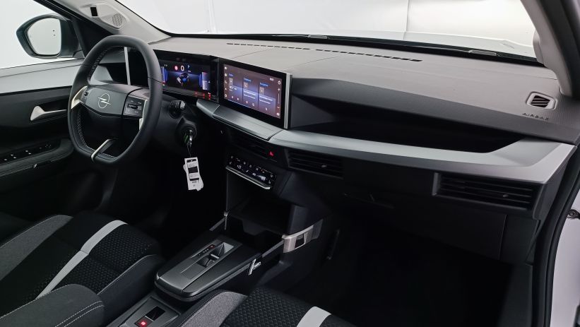 Aperçu du véhicule : 1.2 Turbo Hybrid 145ch GS e-DCT6 7PL