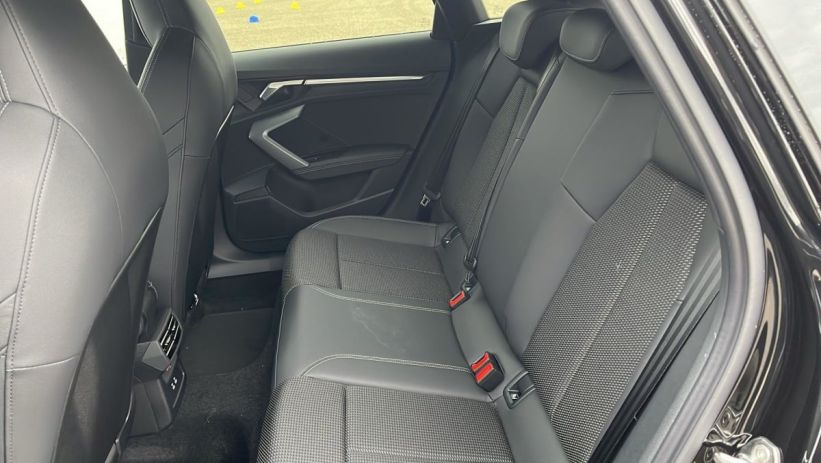 Aperçu du véhicule : 45 TFSI E HYBRIDE RECHARGEABLE 272 S TRONIC 6 S LINE