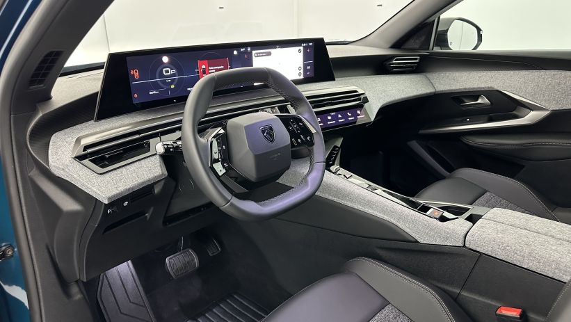 Aperçu du véhicule :  III 1.2 Hybrid 145ch Allure e-DCS6