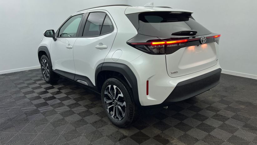 Aperçu du véhicule : Hybride 130ch 2WD Design Blanc Lunaire nacré avec 2300€ d'équipements inclus
