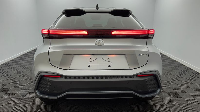 Aperçu du véhicule : Hybride Rechargeable 225 Design Gris Minéral - Toit Noir avec 2360€ d'équipements inclus