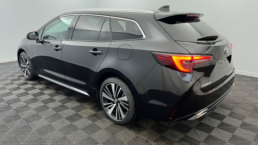 Aperçu du véhicule : Hybride 178ch Design Noir Intense avec 2390€ d'équipements inclus