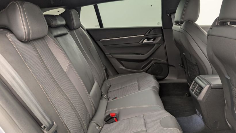 Aperçu du véhicule : Hybrid 225 e-EAT8 Allure