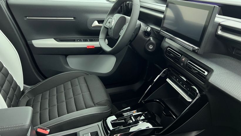 Aperçu du véhicule : C3 Aircross Hybride 145 e-DCS6 7 places Max Gris Mercury - Toit Noir Perla Nera avec 1550€ d'équipements inclus