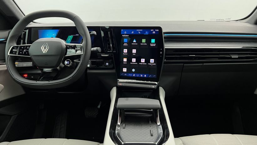 Aperçu du véhicule : E-Tech full hybrid 200 Iconic Bleu Nocturne avec 1000€ d'équipements inclus