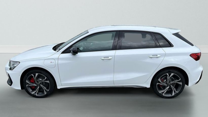 Aperçu du véhicule : 45 TFSI E HYBRIDE RECHARGEABLE 272 S TRONIC 6 S LINE