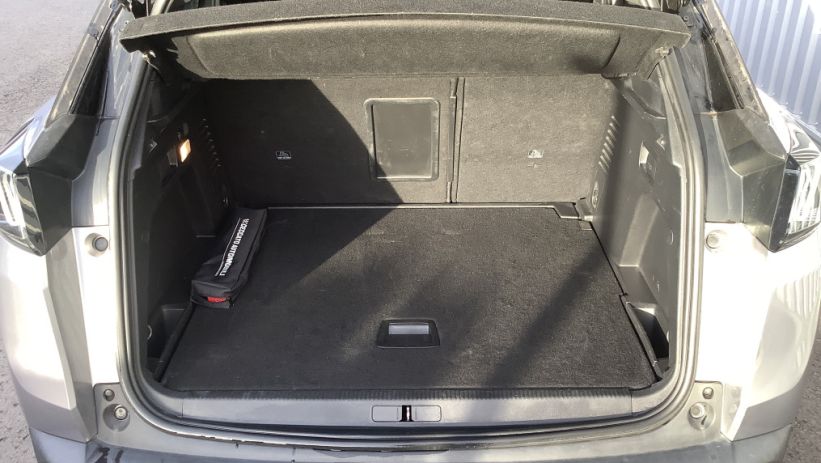 Aperçu du véhicule : 3008 Hybrid 136 e-DCS6 GT