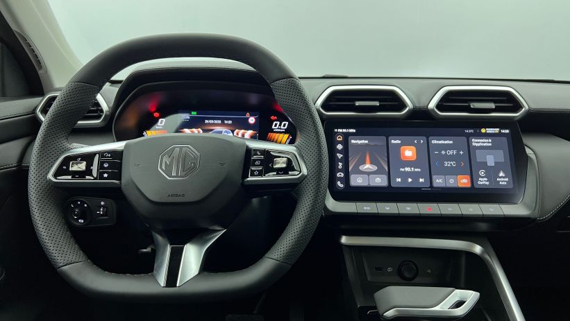 Aperçu du véhicule : 1.5 L Hybrid+ 197 ch Luxury Diamond Red avec 650€ d'équipements inclus