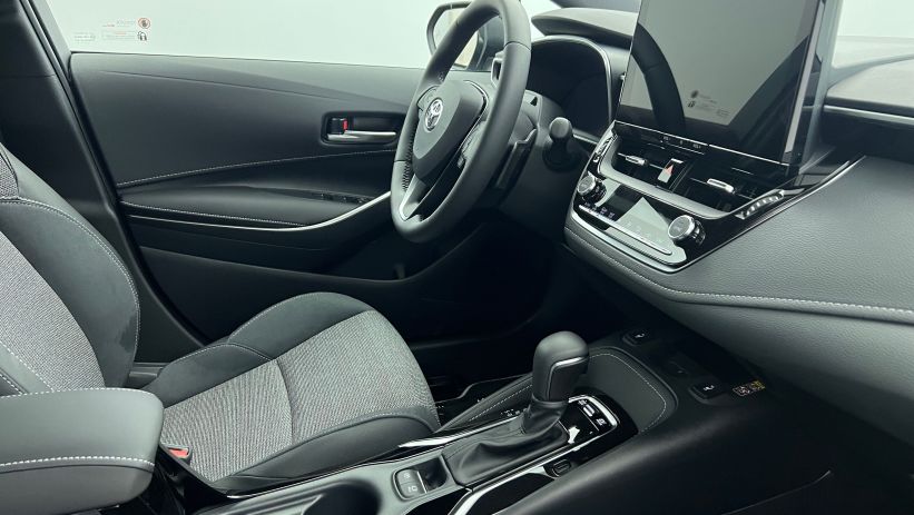 Aperçu du véhicule : Hybride 178ch Design Noir Intense avec 2490€ d'équipements inclus