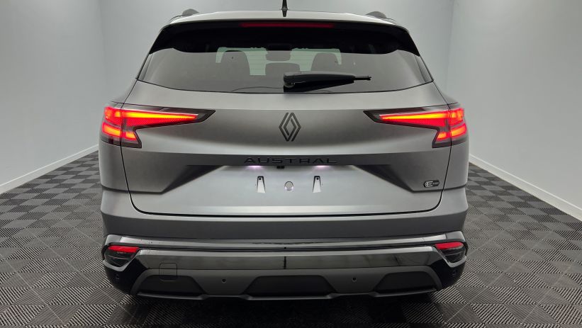 Aperçu du véhicule : full hybrid E-Tech 200 ch Esprit Alpine Gris Schiste - Toit Noir Etoilé avec 4800€ d'équipements inclus