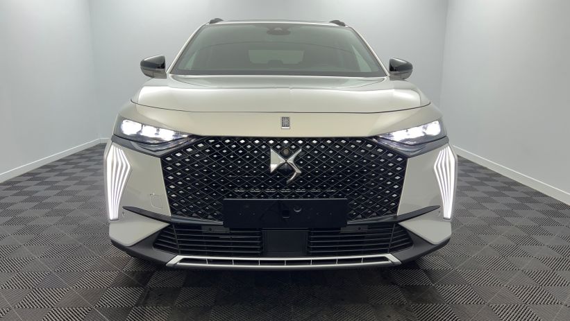 Aperçu du véhicule : BlueHDi 130 EAT8 Etoile Cristal Pearl avec 4950€ d'équipements inclus