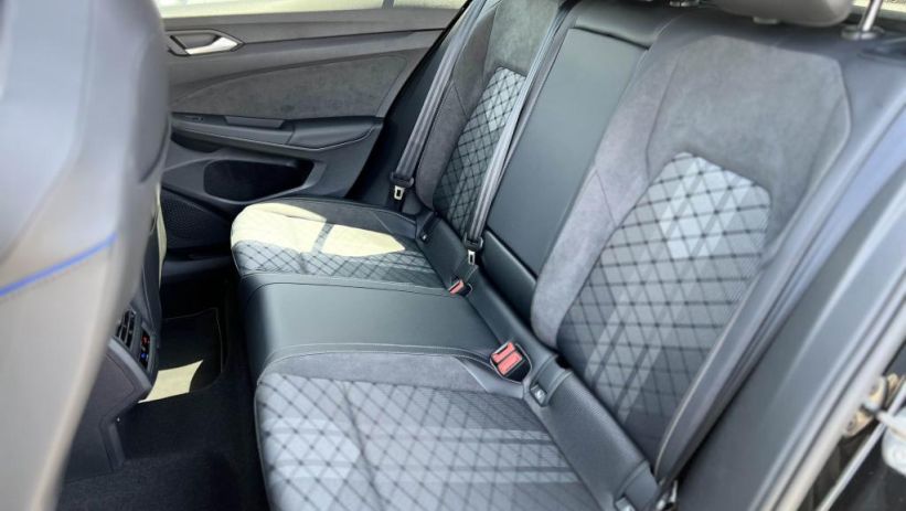 Aperçu du véhicule : R-LINE 2.0 TDI 150CV DSG7 + TOIT PANORAMIQUE + JA18 YORK + PACK HIVER + NEUF 0KM