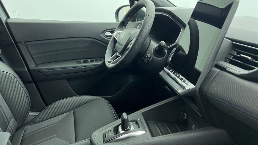 Aperçu du véhicule : E-Tech full hybrid 160 ch esprit Alpine Gris Rafale - Toit Noir Etoilé avec 1950€ d'équipements inclus