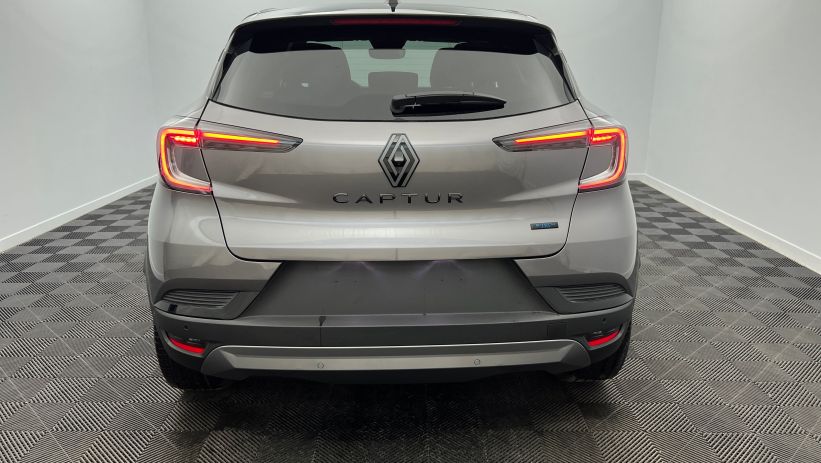 Aperçu du véhicule : E-Tech full hybrid 160 ch esprit Alpine Gris Cassiopée - Toit Noir Etoilé avec 2150€ d'équipements inclus