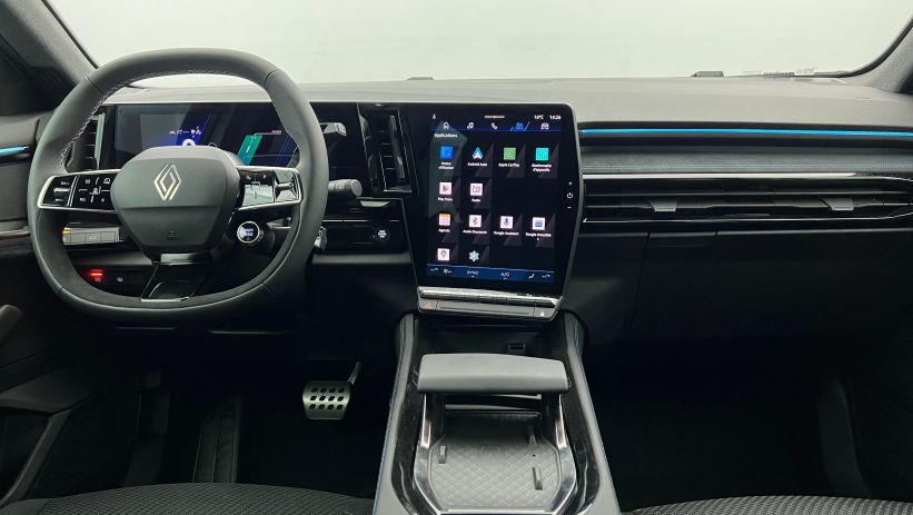 Aperçu du véhicule : E-Tech full hybrid 200 esprit Alpine Blanc Nacré avec 1000€ d'équipements inclus