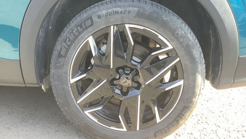 Aperçu du véhicule : 5008 Hybrid 145 ch e-DCS6 GT