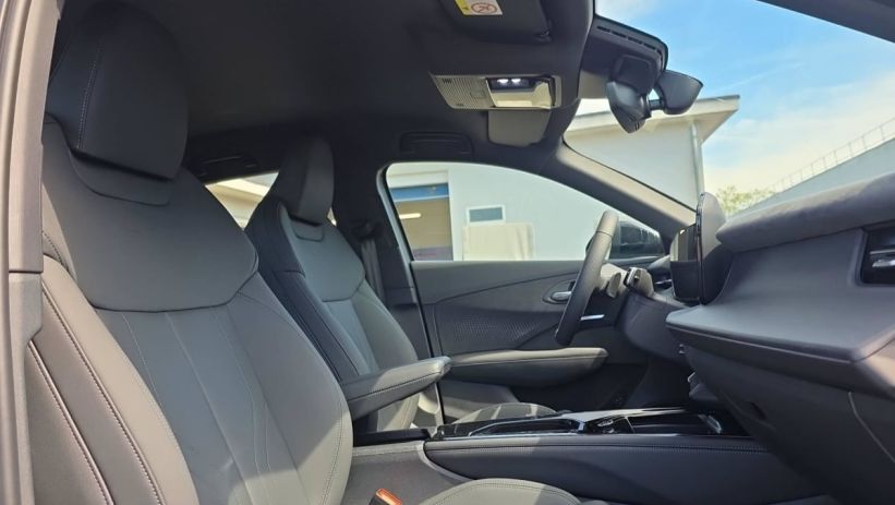 Aperçu du véhicule : E-HYBRID 272 CH S TRONIC 6 S LINE