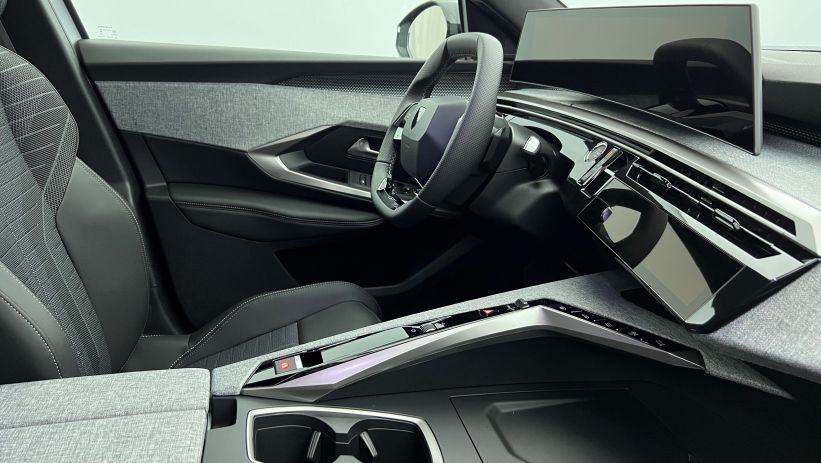 Aperçu du véhicule : Nouveau Hybrid 145 e-DCS6 GT Blanc Okénite avec 2470€ d'équipements inclus