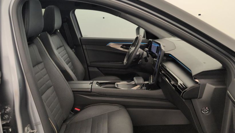 Aperçu du véhicule : E-TECH HYBRID 200 ICONIC