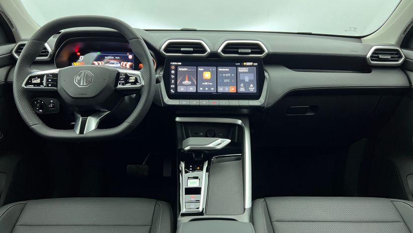 Aperçu du véhicule : 1.5 L Hybrid+ 197 ch Luxury Diamond Red avec 650€ d'équipements inclus