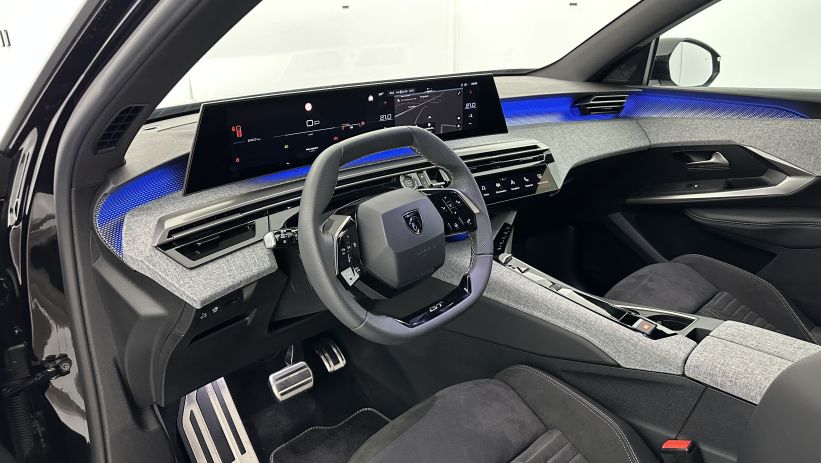 Aperçu du véhicule : III 1.2 Hybrid 145ch GT e-DCS6
