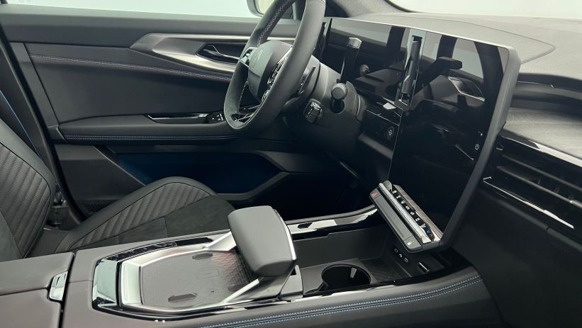 Aperçu du véhicule : E-Tech full hybrid 200 esprit Alpine Gris Schiste avec 2650€ d'équipements inclus