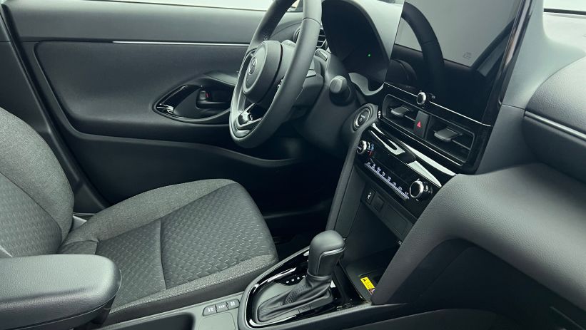 Aperçu du véhicule : Hybride 130ch 2WD Design Gris Minéral avec 2100€ d'équipements inclus