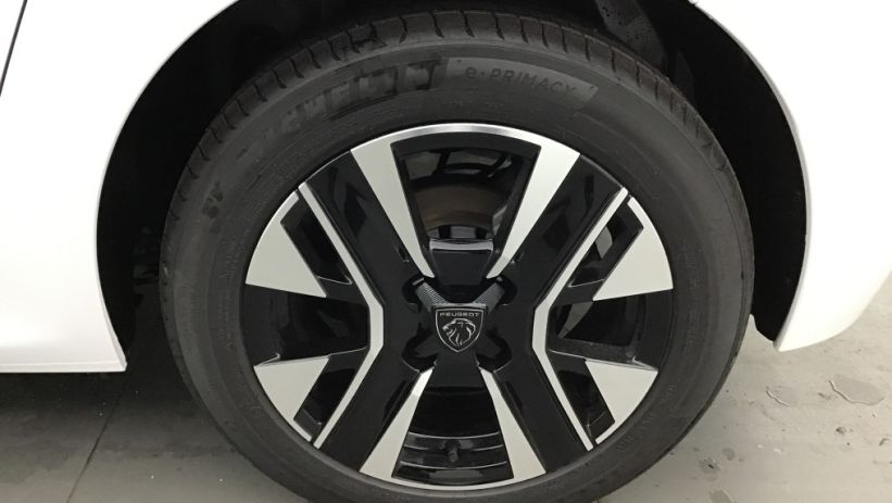 Aperçu du véhicule : 208 Hybrid 136 e-DCS6 Allure