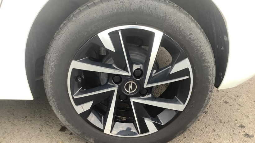 Aperçu du véhicule : CORSA 1.2 Turbo 100 ch BVM6 GS