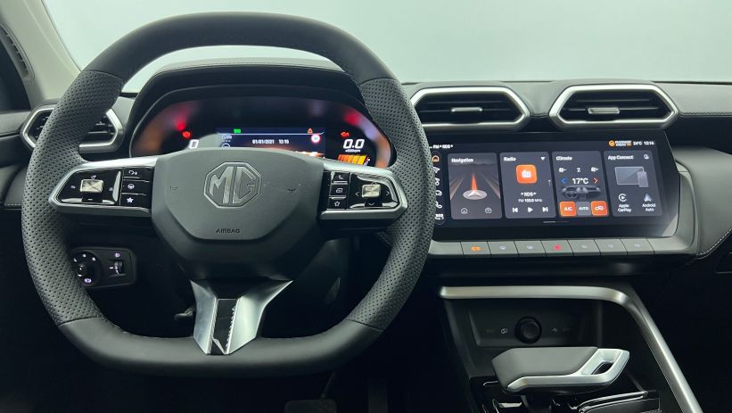 Aperçu du véhicule : 1.5 L Hybrid+ 197 ch Toit panoramique ouvrant Luxury Camden Grey avec 650€ d'équipements inclus