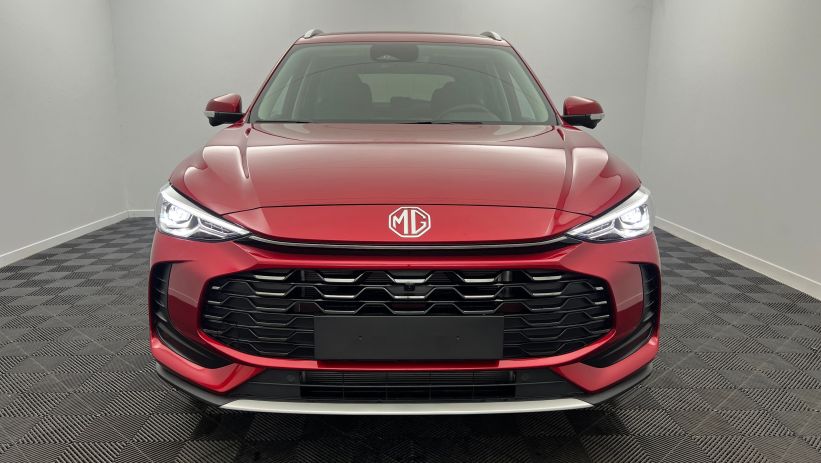 Aperçu du véhicule : 1.5 L Hybrid+ 197 ch Toit panoramique ouvrant Luxury Diamond Red avec 650€ d'équipements inclus