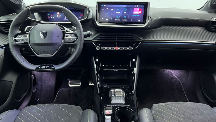 Aperçu du véhicule : Nouvelle Hybrid 145 e-DCS6 GT Noir Perla Nera avec 3100€ d'équipements inclus