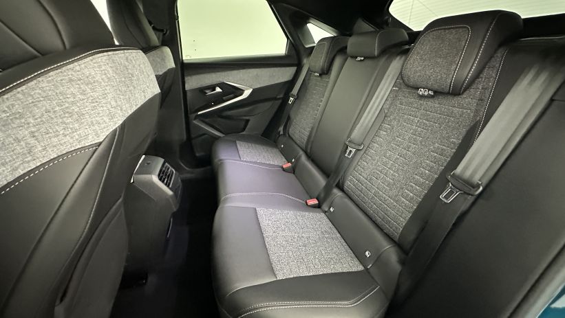 Aperçu du véhicule :  III 1.2 Hybrid 145ch Allure e-DCS6
