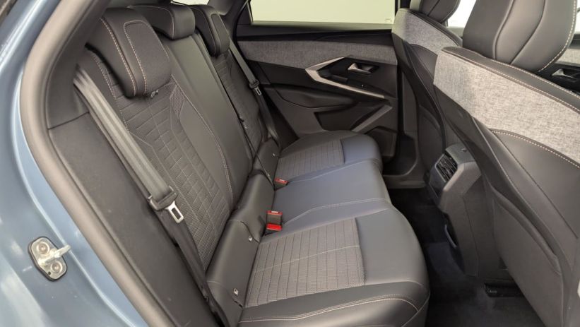 Aperçu du véhicule : HYBRID 136 E-DCS6 ALLURE