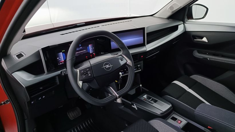 Aperçu du véhicule : 1.2 Turbo Hybrid 145ch GS e-DCT6 7PL