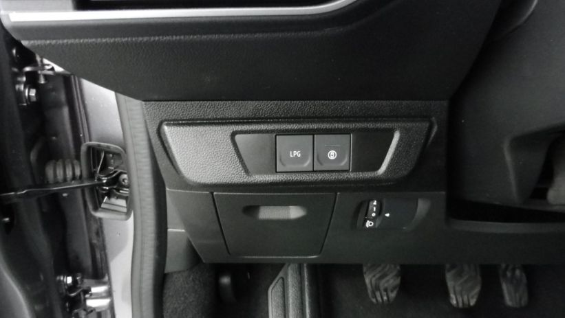 Aperçu du véhicule : 1.0 ECO-G 100CH EXPRESSION 7 PLACES -24