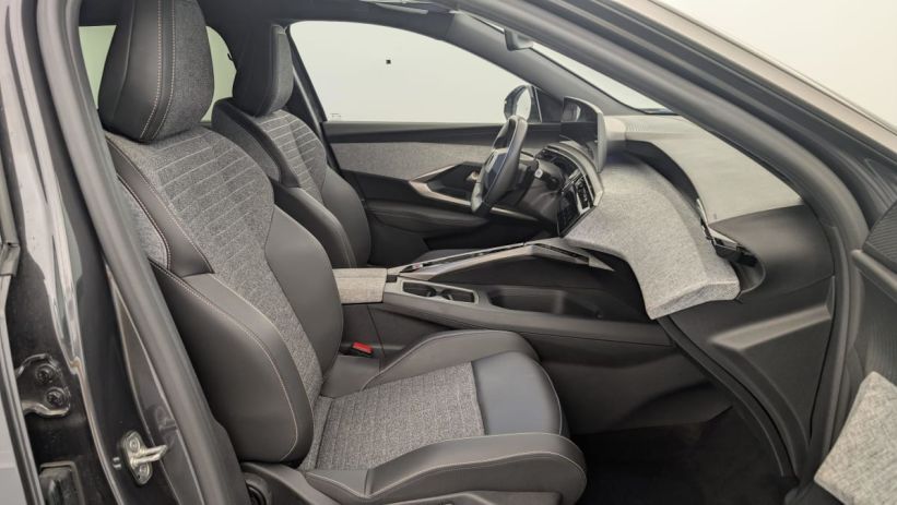 Aperçu du véhicule : Hybrid 136 e-DCS6 Allure