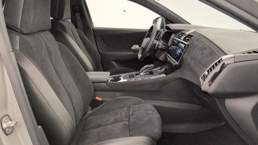 Aperçu du véhicule : Hybride Rechargeable E-Tense 300 EAT8 4x4 Performance Line +