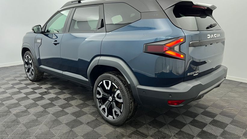 Aperçu du véhicule : Hybrid 155 Journey Bleu Indigo Toit Noir avec 2150€ d'équipements inclus