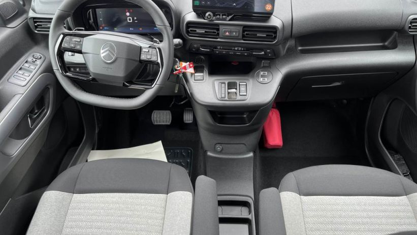 Aperçu du véhicule : MAX VP M 1.5 BLUEHDI 130CV EAT8 + DRIVE PACK + NAVIGATION ET MIRROR SCREEN + NEUF 0KM