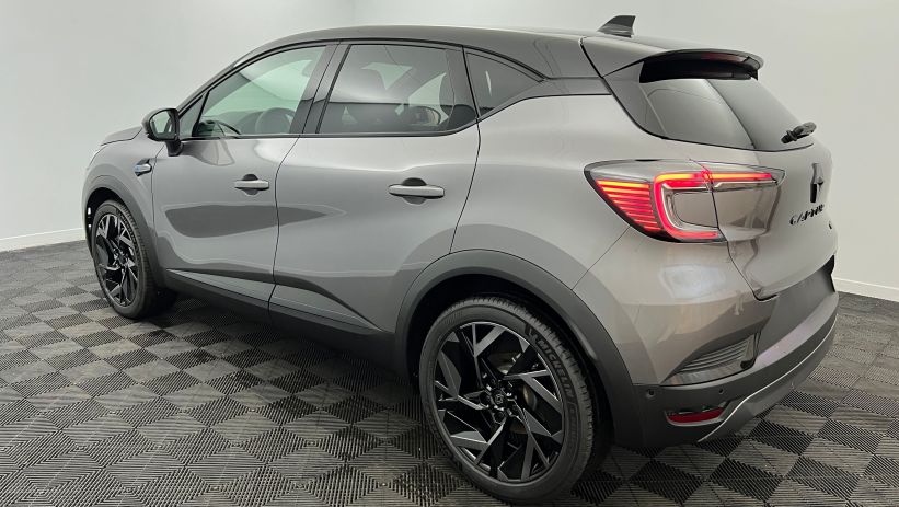 Aperçu du véhicule : E-Tech full hybrid 160 ch esprit Alpine Gris Cassiopée - Toit Noir Etoilé avec 1350€ d'équipements inclus