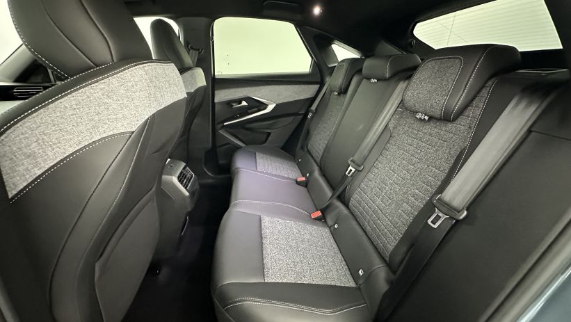 Aperçu du véhicule :  III 1.2 Hybrid 145ch Allure e-DCS6