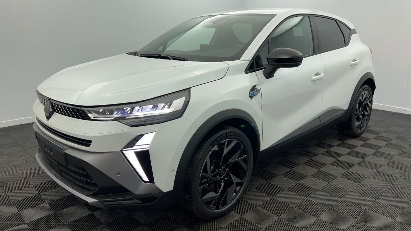 Aperçu du véhicule : E-Tech full hybrid 160 ch esprit Alpine Blanc Nacré avec 950€ d'équipements inclus