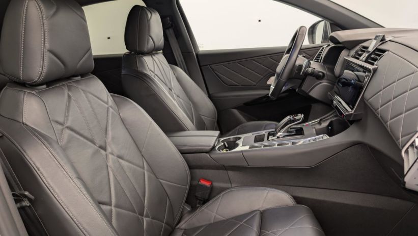 Aperçu du véhicule : Hybride Rechargeable E-Tense 300 EAT8 4x4 Rivoli